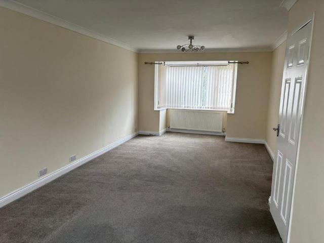 House for rent in Longwood, West Yorkshire