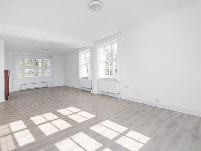 House for rent in Napsbury Park, Five Acres