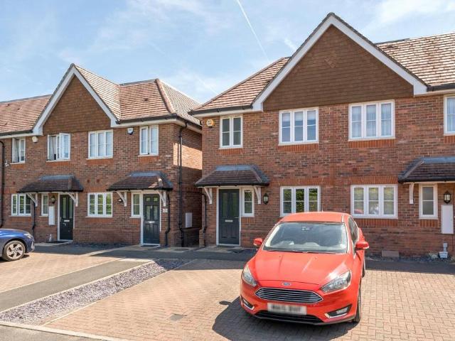 House for rent in Row Town, Surrey
