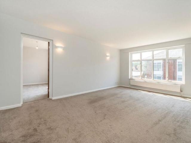 House for rent in Harrow On The Hill, Greater London