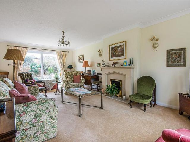 House for rent in Pachesham Park, Surrey