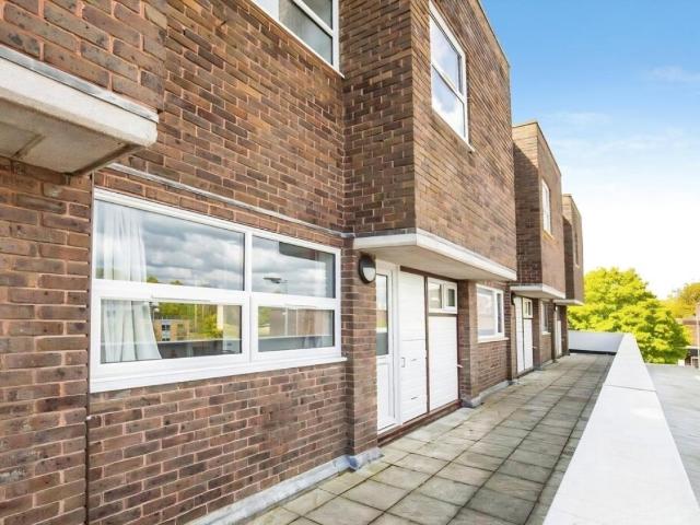 House for rent in Broadfield, Glynde