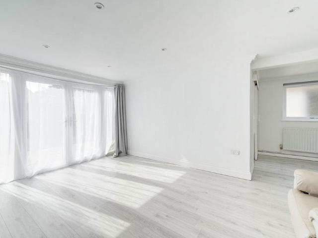House for rent in Eastcote, Greater London