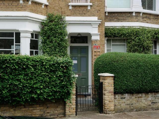 House for rent in Brondesbury, Greater London