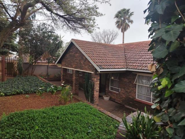 House for rent in Johannesburg Ward 126, Roodepoort