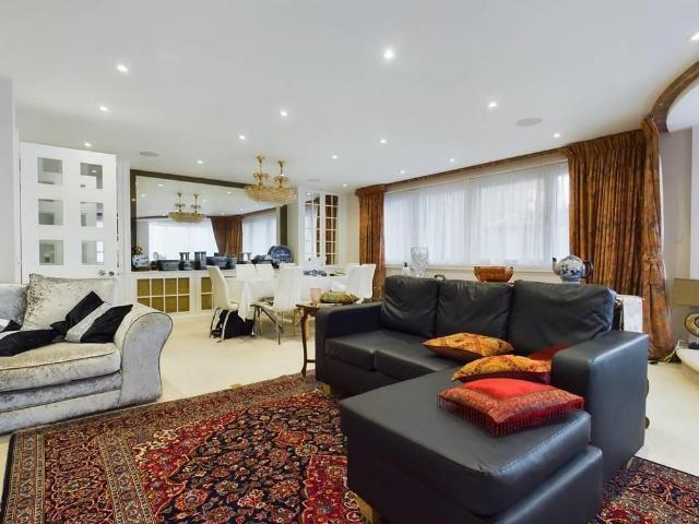House for rent in London Borough of Croydon, Greater London