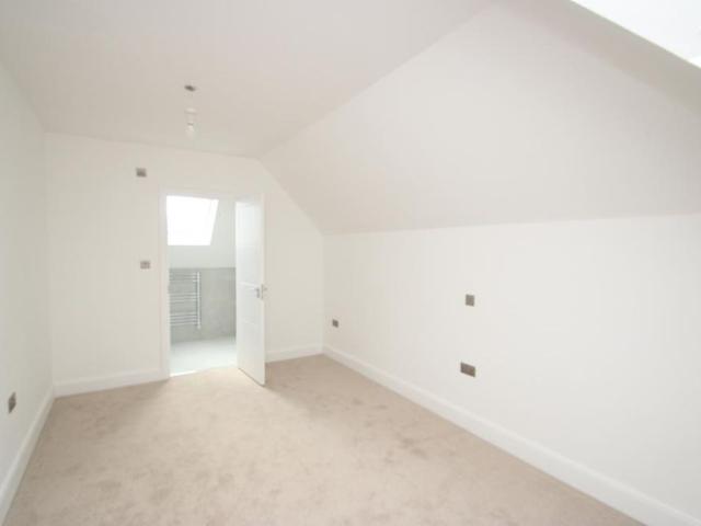 House for rent in London Borough of Croydon, Waddon
