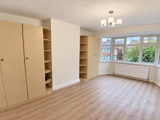 House for rent in Golders Green Estate, Greater London