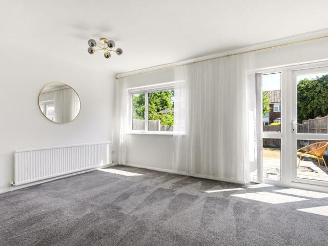 House for rent in Hatching Green, Five Acres
