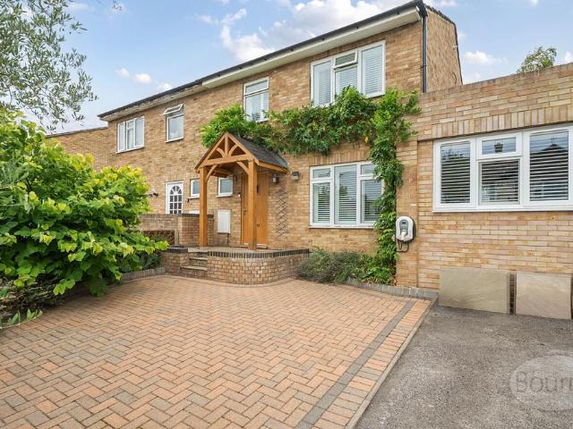 House for rent in Lower Green Esher, Blackhills