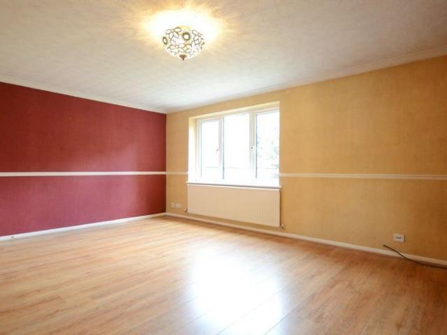 House for rent in Heol-las, Surrey