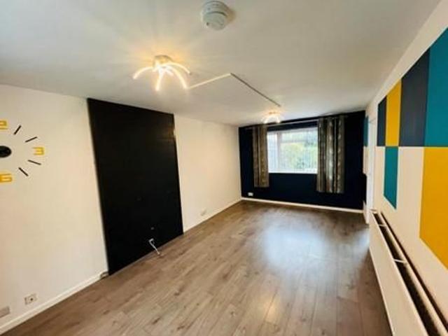 House for rent in Furnace Green, Crawley