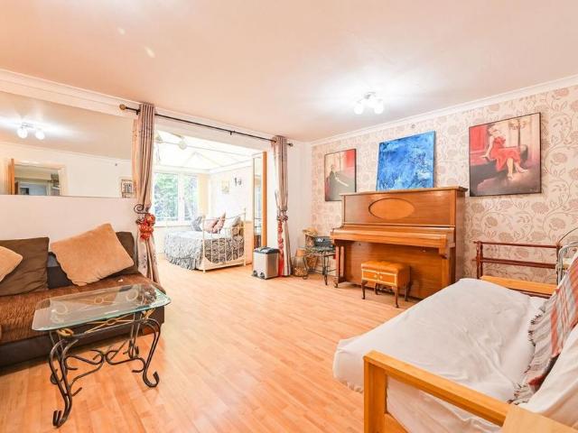 House for rent in Custom House, Greater London
