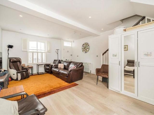 House for rent in London Borough of Hammersmith and Fulham, Greater London