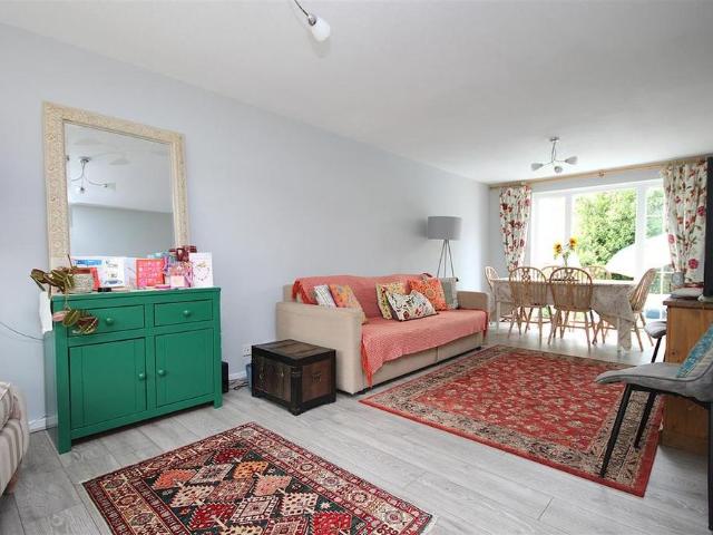 House for rent in Pachesham Park, Surrey