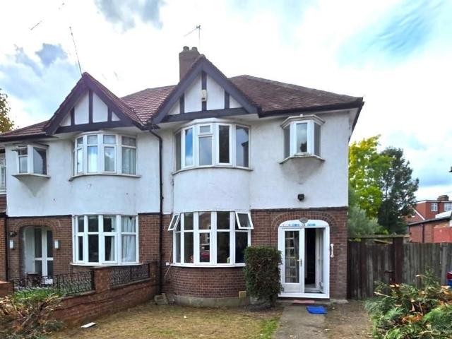 House for rent in London Borough of Ealing, Greenford
