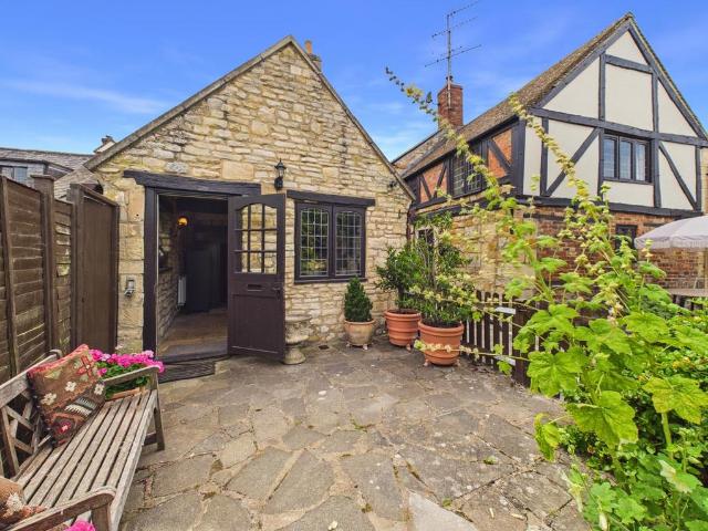 House for rent in Winchcombe, Pamington