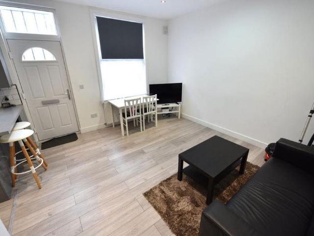 House for rent in Charing Cross, Leeds