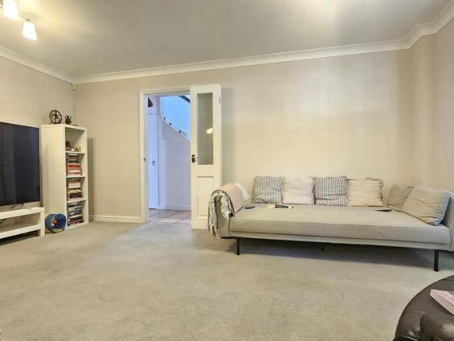 House for rent in Swanscombe and Greenhithe, Monks Orchard