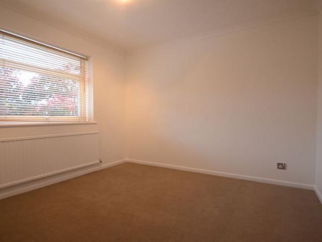 House for rent in Heol-las, Surrey