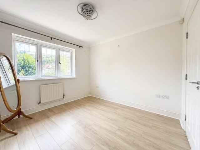 House for rent in Pachesham Park, Surrey