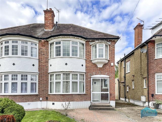 Apartment for rent in Woodside Park, Greater London