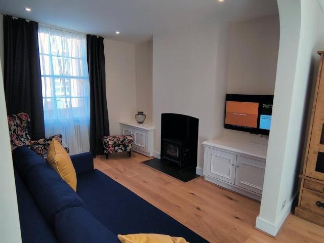 House for rent in The King's Mile, The Bridge
