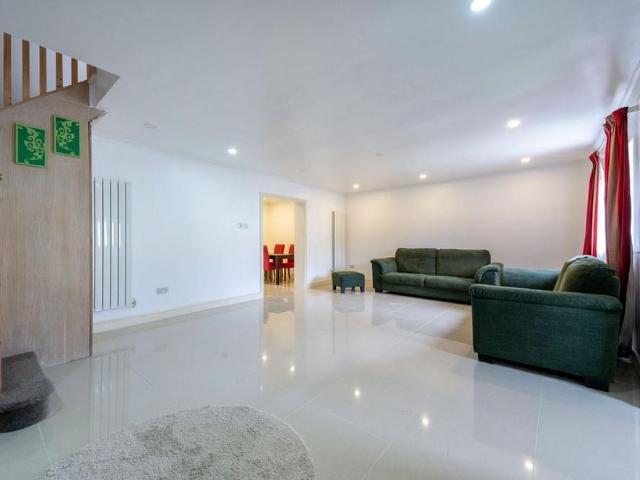 House for rent in Royal Borough of Kingston upon Thames, Greater London