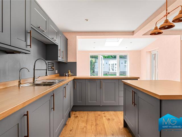 House for rent in Cockfosters, Greater London