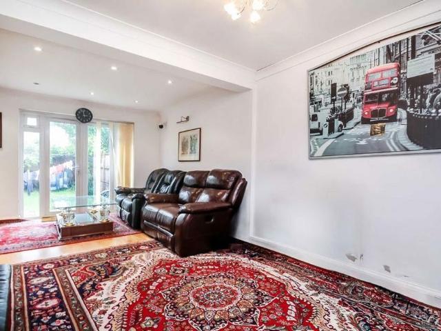 House for rent in London Borough of Ealing, Greenford