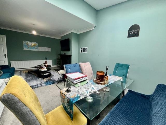 House for rent in Carr Manor, Chapel Allerton