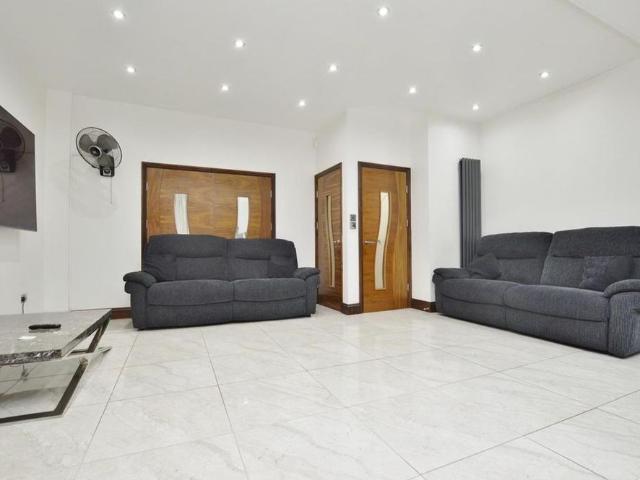 House for rent in London Borough of Newham, Greater London