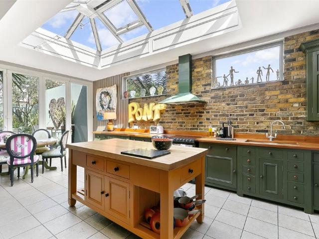 House for rent in Earlsfield, Greater London