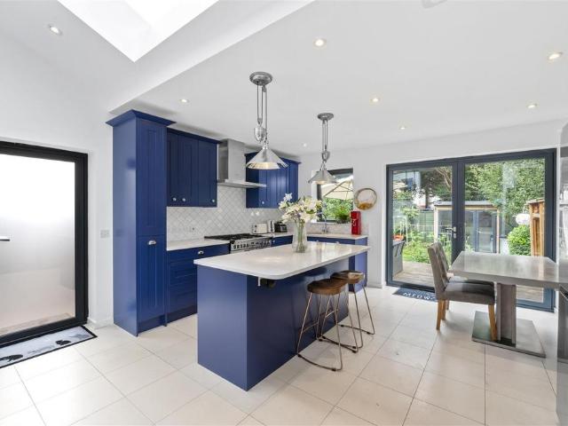 House for rent in London Borough of Merton, Raynes Park
