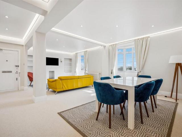 Flat for rent in Brook Green, Greater London