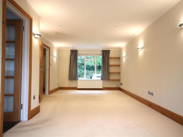 House for rent in Pachesham Park, Surrey