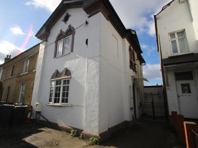 House for rent in London Borough of Croydon, Greater London