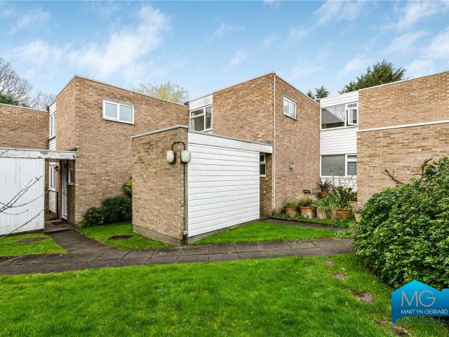 Apartment for rent in Grange Park, Greater London
