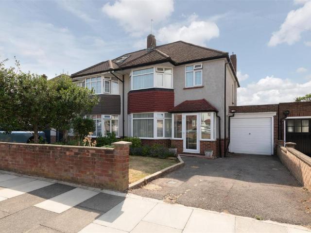 House for rent in Brunswick Park, Greater London