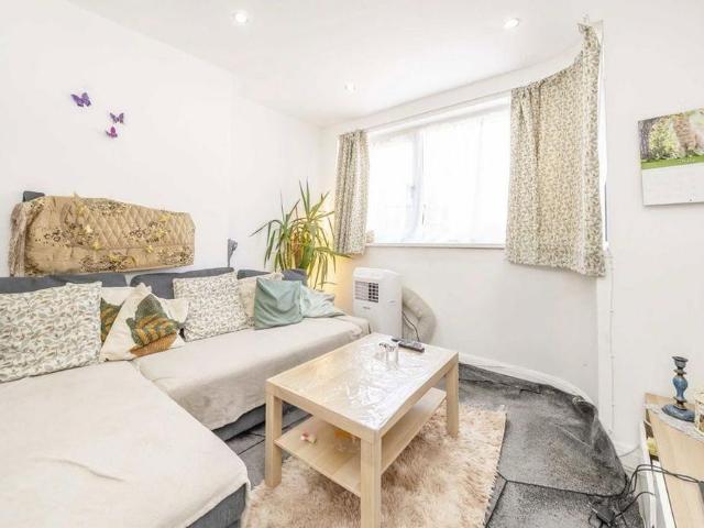 House for rent in London Borough of Ealing, Perivale