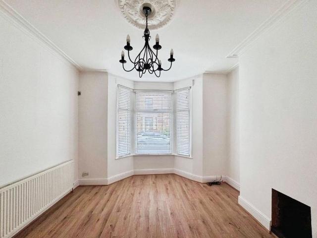House for rent in Calderstones