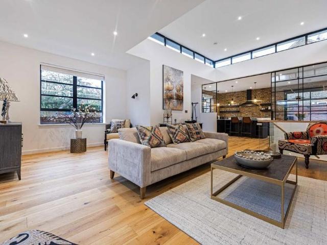House for rent in London Borough of Ealing, Greater London