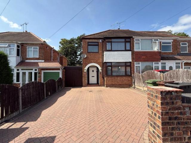 House for rent in Aldersley, Claregate