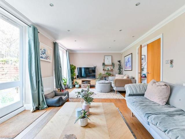 House for rent in Angel, Greater London