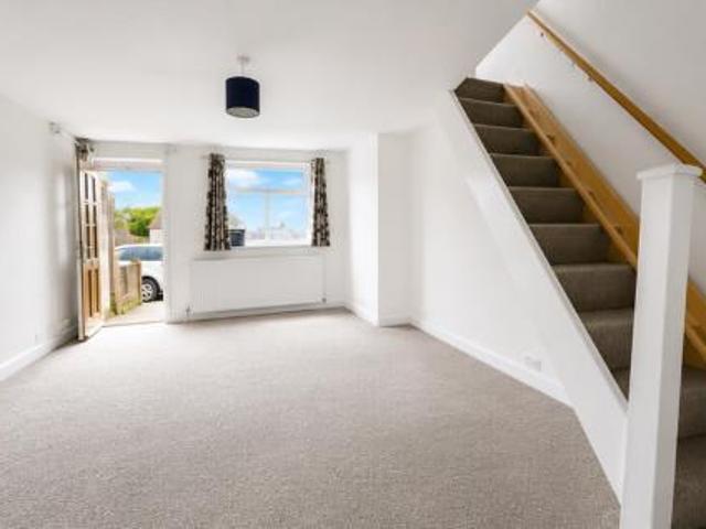 House for rent in River, Ash