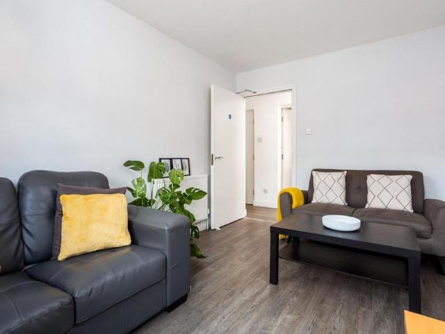 House for rent in Hyde Park, West Yorkshire