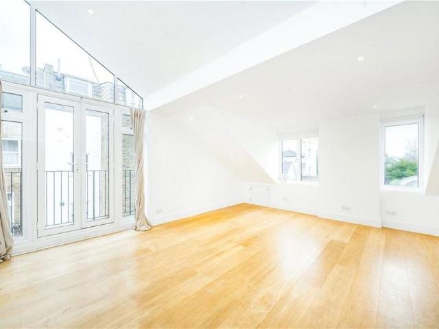 House for rent in Mortlake, Greater London