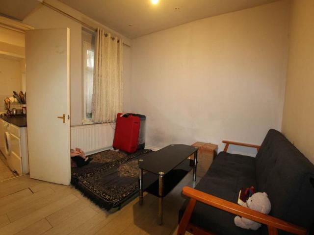 House for rent in London Borough of Ealing, Greater London