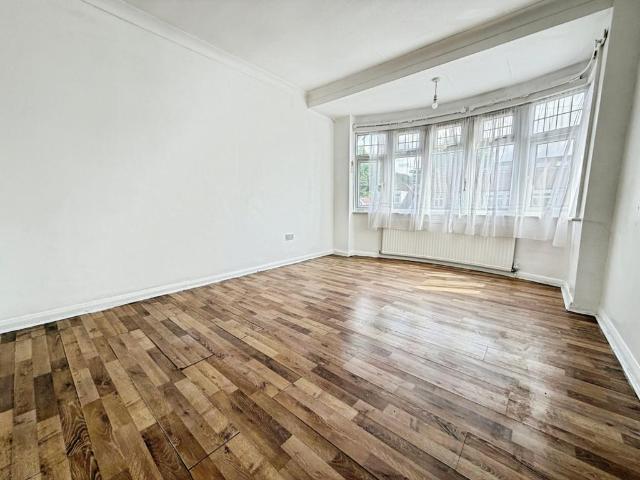 House for rent in Whitton, Greater London