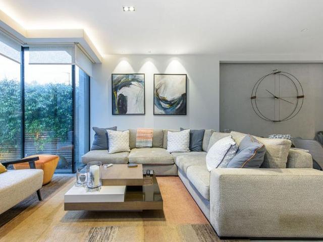 House for rent in London Borough of Barnet, Greater London